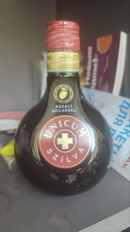   :   Zwack Unicum Szilva?