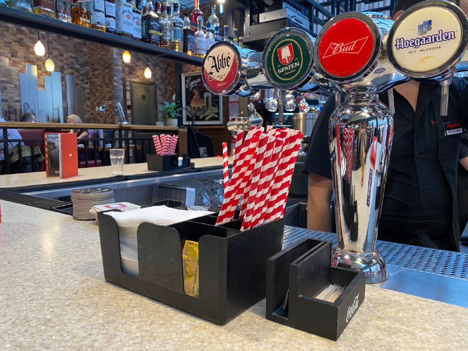    TGI Fridays: ,    