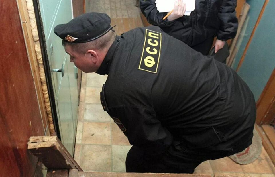 Как судебные приставы находят должников: по прописке или по месту жительства?