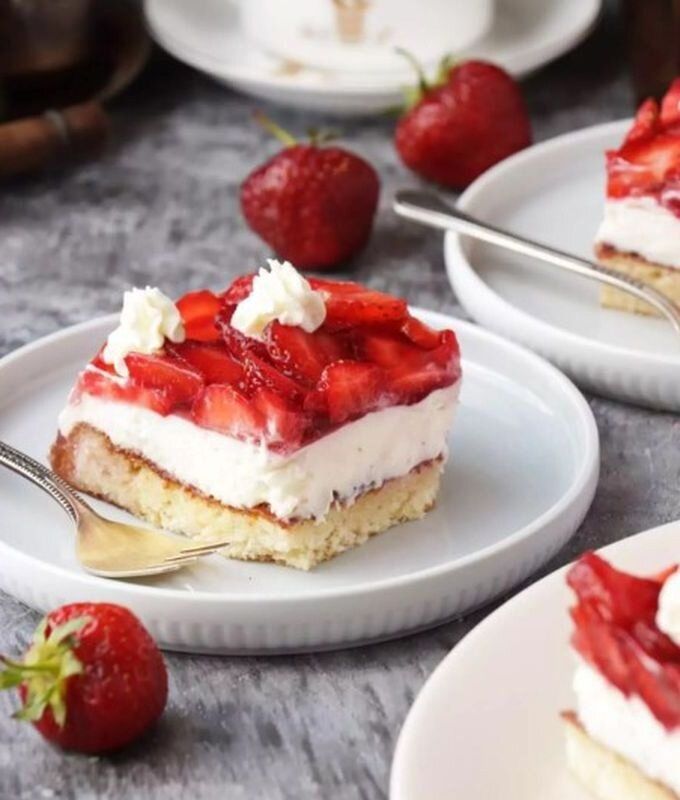 Летнее наслаждение: как приготовить ароматный торт с клубникой