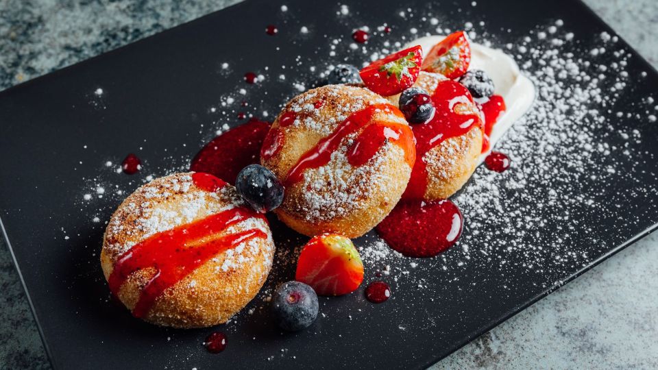 Такие сырники вы точно еще не готовили: дети будут в восторге от сюрприза внутри