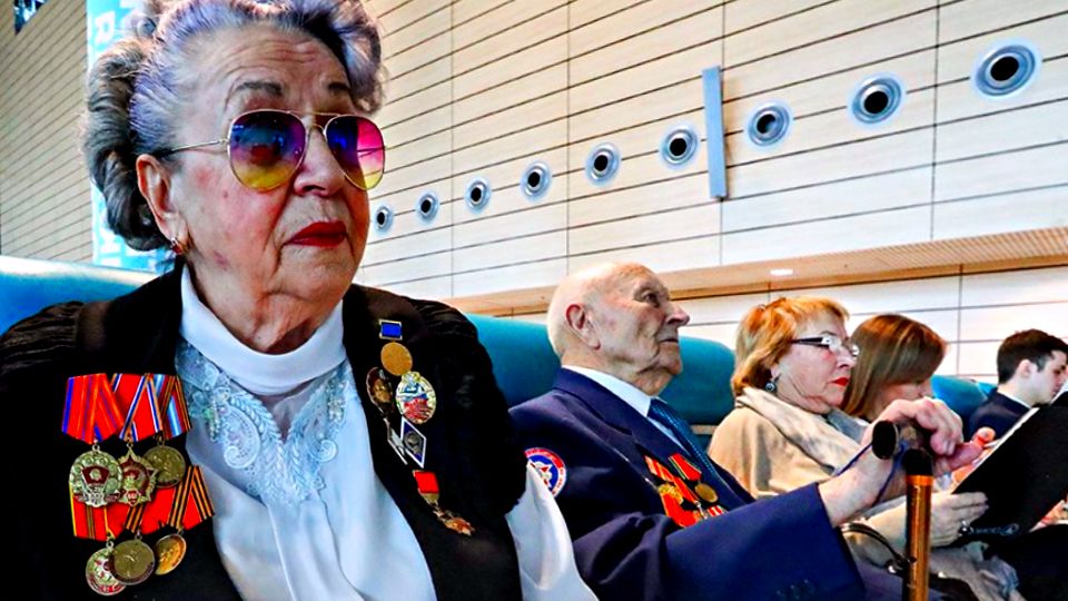 Как ветераны труда могут получить свои законные выплаты: важные советы