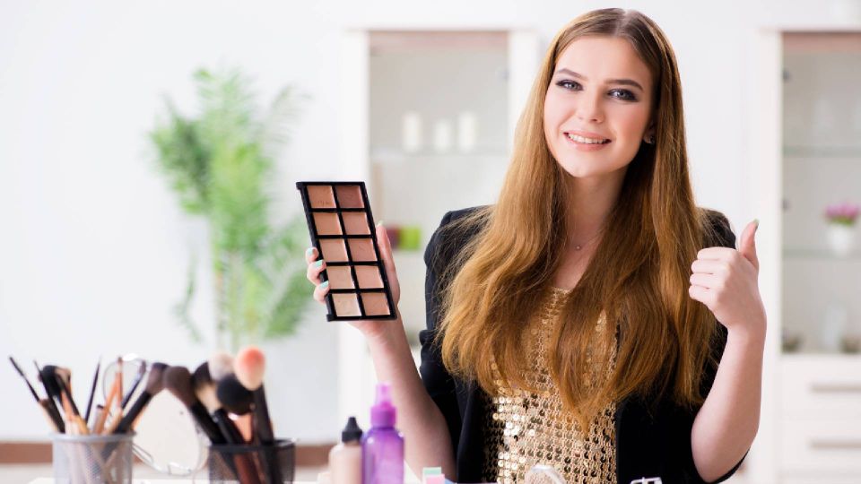 Тушь больше не отпечатается на веках в жару: простое решение от визажиста