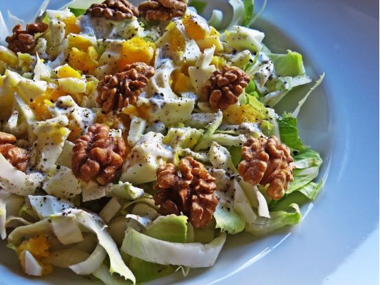 Три оригинальных варианта салата «Цезарь», которые удивят ваших гостей