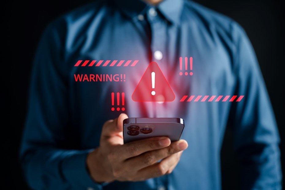 Мошенничество под угрозой: при чем тут блокировка счетов россиян?