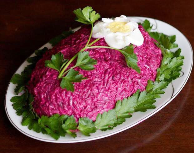 Селедка под шубой: история одного салата и его празднование в 2025 году