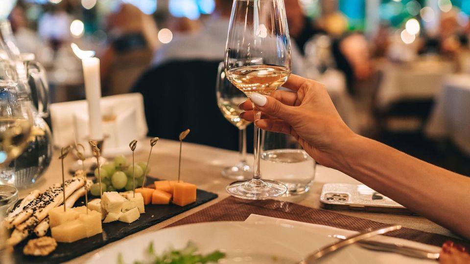 Подмосковье вводит строгие ограничения на продажу алкоголя в общепите