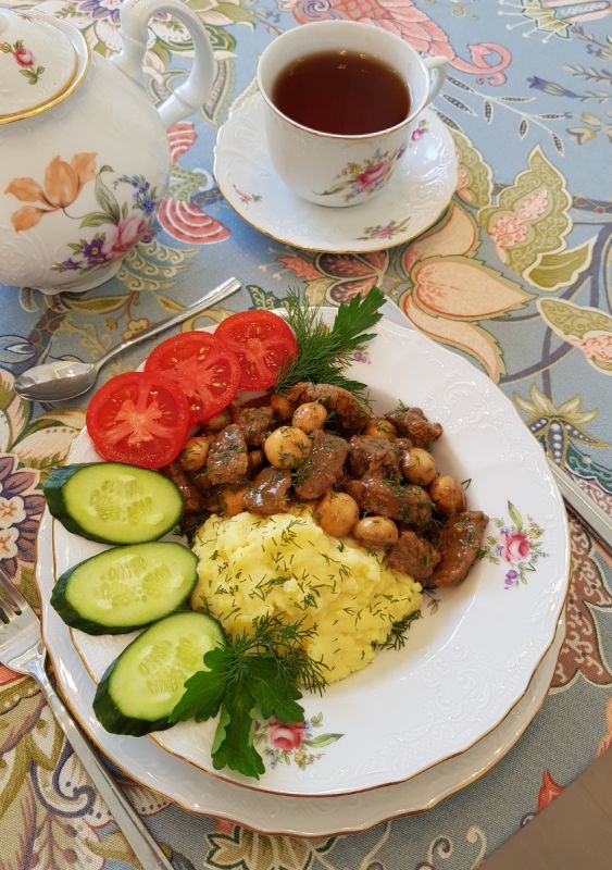 Тепло сибирских зим: попробуйте жаркое из телятины с грибами