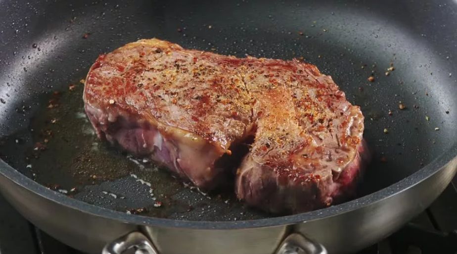 Как правильно готовить свинину на индукционной плите: советы и секреты