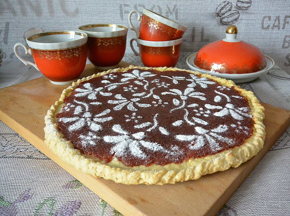 Песочный пирог с грушевым джемом: просто и вкусно
