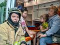 Двух детей из горящей квартиры спасли сотрудники МЧС России