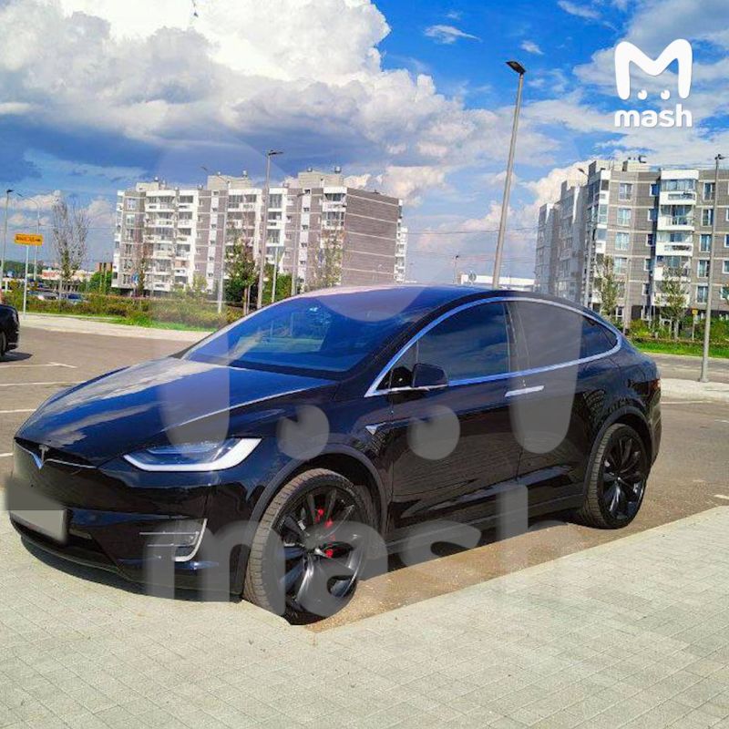   Tesla Model X P100D     