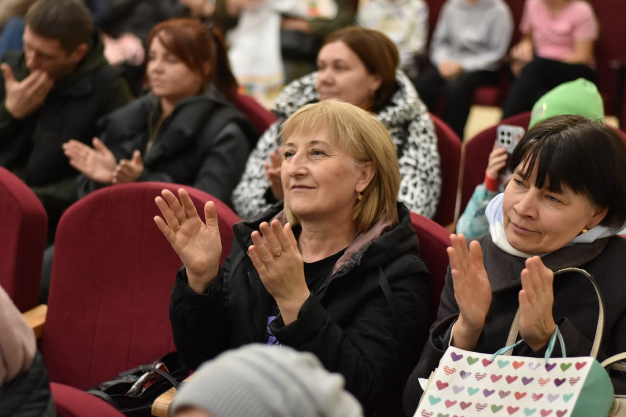 В Кетовском округе благодаря поддержке региона капитально отремонтировали еще один Дом культуры – на этот раз в селе Менщиково В Кетовском округе благодаря поддержке региона капитально отремонтировали еще один Дом культуры – на этот раз в селе Менщиково