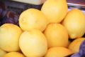 Не выбрасывайте лимонные корки: вот что они могут сотворить с вашей плитой