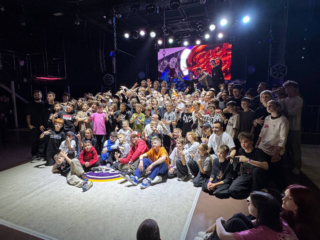 Воспитанники школы брейк-данса Tigr studio из Кургана 26 октября приняли участие во Всероссийском чемпионате по брейкингу в Тюмени Воспитанники школы брейк-данса Tigr studio из Кургана 26 октября приняли участие во Всероссийском чемпионате по брейкингу в Тюмени