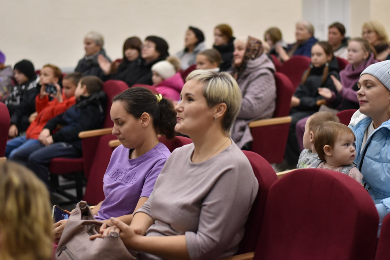 В Кетовском округе благодаря поддержке региона капитально отремонтировали еще один Дом культуры – на этот раз в селе Менщиково В Кетовском округе благодаря поддержке региона капитально отремонтировали еще один Дом культуры – на этот раз в селе Менщиково