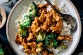 Кулинарный шедевр за 20 минут: курица с брокколи и устричным соусом