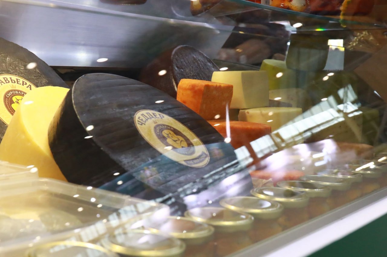 Полномочный представитель Президента России в УрФО Артём Жога продегустировал продукцию курганских производителей на XIII Межрегиональной агропромышленной выставке Уральского федерального округа, которая начала свою работу... Полномочный представитель Президента России в УрФО Артём Жога продегустировал продукцию курганских производителей на XIII Межрегиональной агропромышленной выставке Уральского федерального округа, которая начала свою работу...