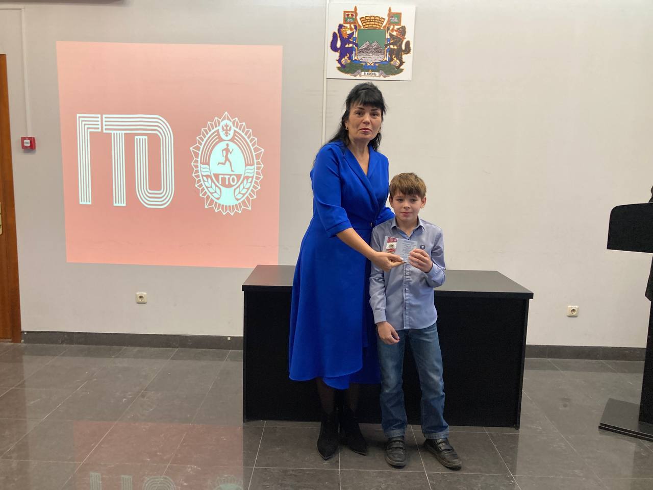 В департаменте социальной политики администрации города Кургана состоялось торжественное вручение золотых знаков отличия Всероссийского физкультурно-оздоровительного комплекса «Готов к труду и обороне» В департаменте социальной политики администрации города Кургана состоялось торжественное вручение золотых знаков отличия Всероссийского физкультурно-оздоровительного комплекса «Готов к труду и обороне»