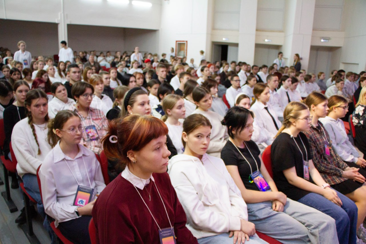 Антон Науменко: Встретился с участниками 19-ой молодёжной профильной смены «Город молодых» Антон Науменко: Встретился с участниками 19-ой молодёжной профильной смены «Город молодых»