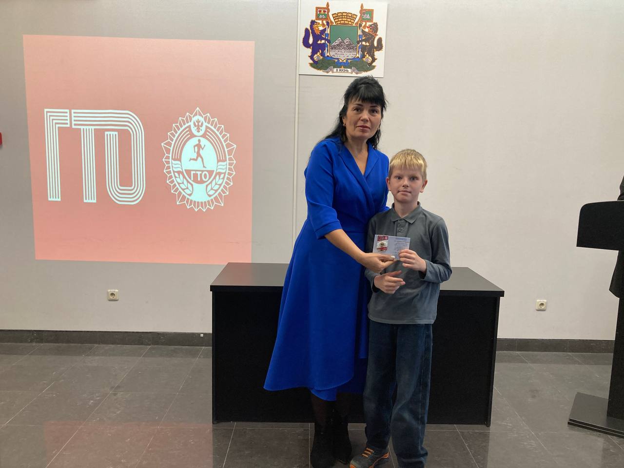 В департаменте социальной политики администрации города Кургана состоялось торжественное вручение золотых знаков отличия Всероссийского физкультурно-оздоровительного комплекса «Готов к труду и обороне» В департаменте социальной политики администрации города Кургана состоялось торжественное вручение золотых знаков отличия Всероссийского физкультурно-оздоровительного комплекса «Готов к труду и обороне»
