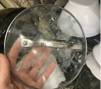 Секреты блестящей посуды: как избавиться от разводов в посудомоечной машине