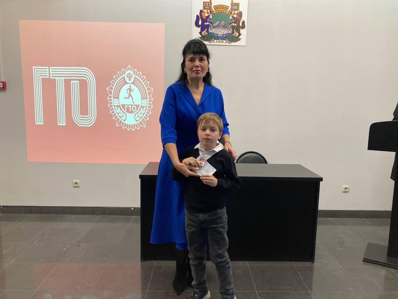 В департаменте социальной политики администрации города Кургана состоялось торжественное вручение золотых знаков отличия Всероссийского физкультурно-оздоровительного комплекса «Готов к труду и обороне» В департаменте социальной политики администрации города Кургана состоялось торжественное вручение золотых знаков отличия Всероссийского физкультурно-оздоровительного комплекса «Готов к труду и обороне»