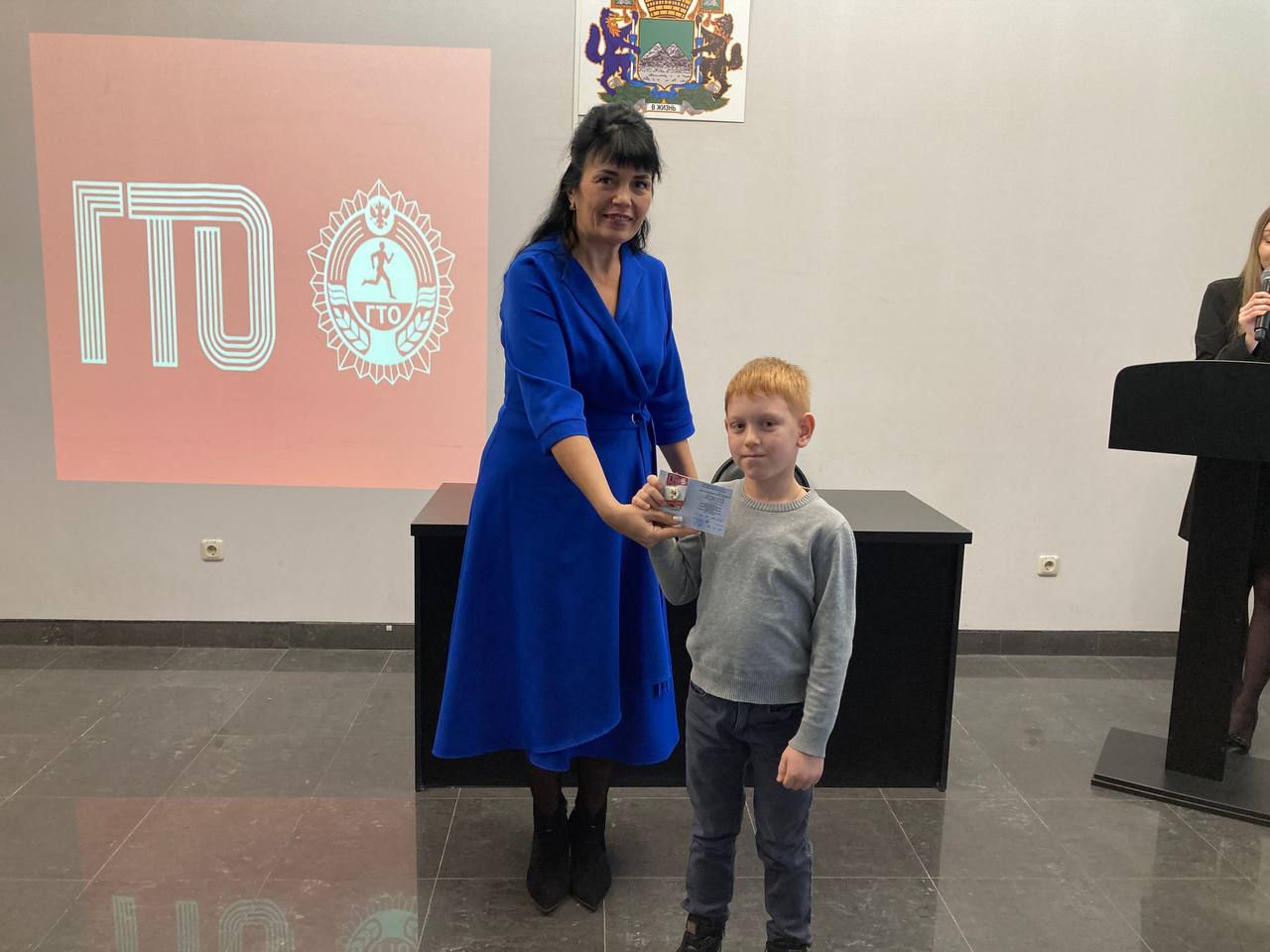 В департаменте социальной политики администрации города Кургана состоялось торжественное вручение золотых знаков отличия Всероссийского физкультурно-оздоровительного комплекса «Готов к труду и обороне» В департаменте социальной политики администрации города Кургана состоялось торжественное вручение золотых знаков отличия Всероссийского физкультурно-оздоровительного комплекса «Готов к труду и обороне»