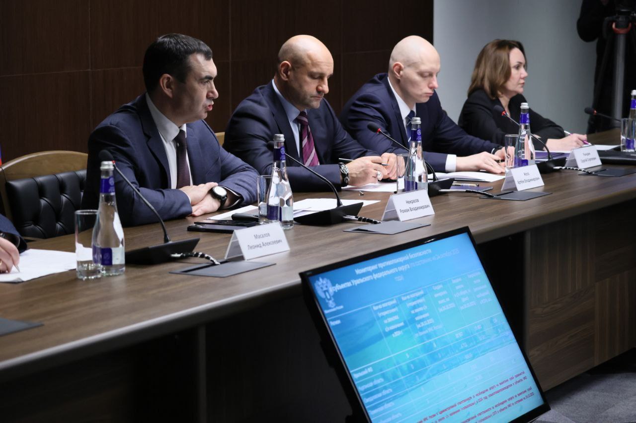 Заместитель Министра сельского хозяйства РФ Роман Некрасов отметил Курганскую область, как лидера в Уральском федеральном округе по ряду ключевых показателей - вводу в оборот неиспользуемой пашни, производству масличных ... Заместитель Министра сельского хозяйства РФ Роман Некрасов отметил Курганскую область, как лидера в Уральском федеральном округе по ряду ключевых показателей - вводу в оборот неиспользуемой пашни, производству масличных ...