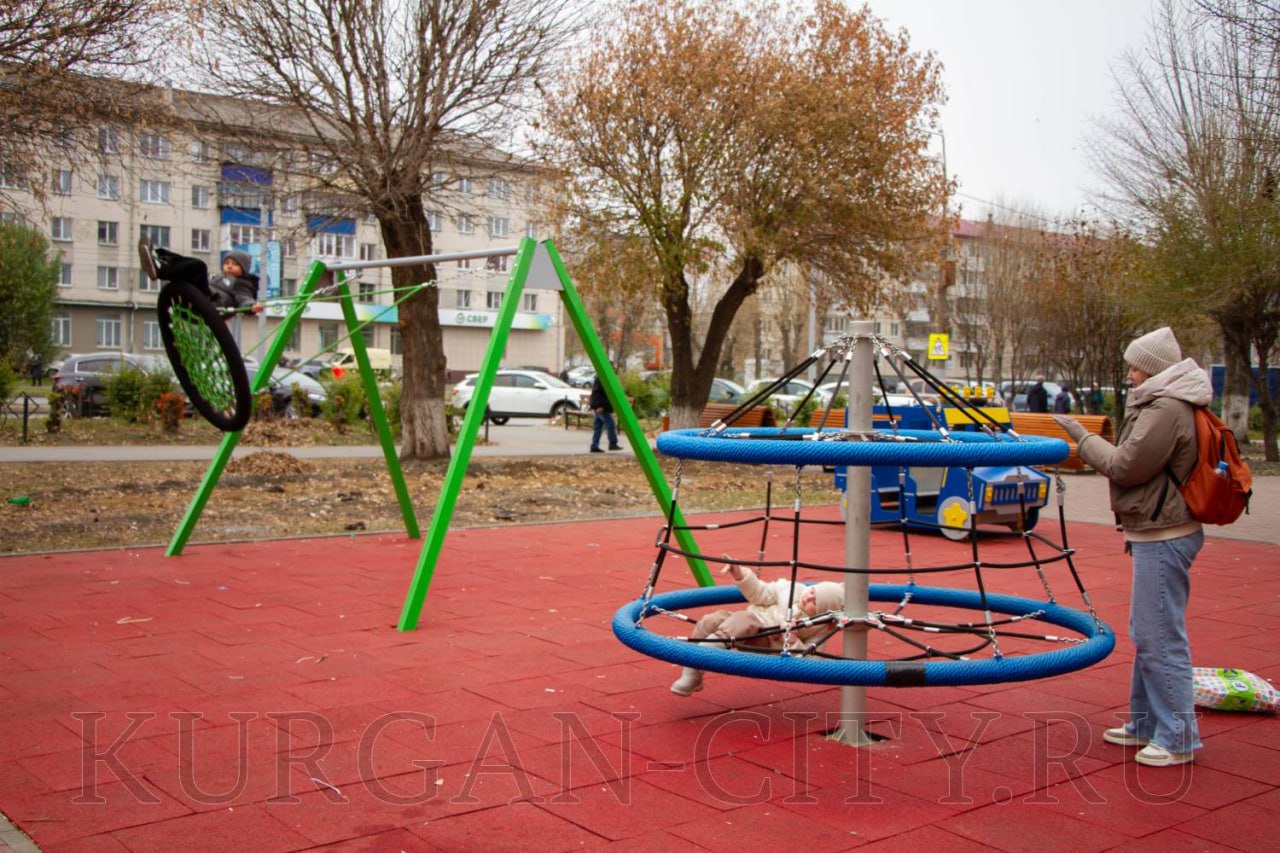 В Кургане продолжается работа по созданию комфортной городской среды В Кургане продолжается работа по созданию комфортной городской среды