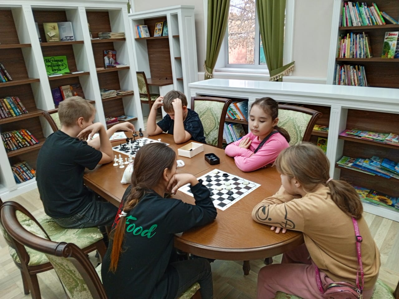 В Кургане продолжает свою работу обновленная после капитального ремонта библиотека-усадьба имени Н. Карамзина, расположенная в микрорайоне Северный В Кургане продолжает свою работу обновленная после капитального ремонта библиотека-усадьба имени Н. Карамзина, расположенная в микрорайоне Северный