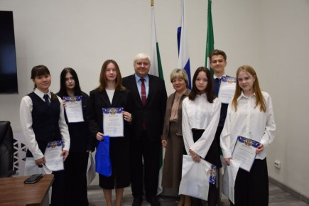 В Кургане подведены итоги и награждены победители и призёры муниципального этапа Всероссийской олимпиады по вопросам избирательного права и избирательного процесса «Софиум»