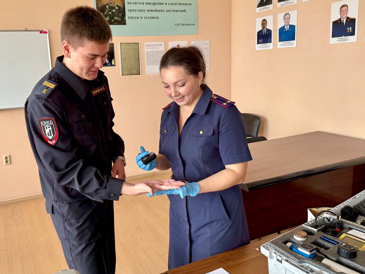 Сегодня на ознакомительной экскурсии в следственном управлении СК России по Курганской области побывали студенты 2 курса по специальностям «Юриспруденция» и «Правоохранительная деятельность» филиала Южно-Уральского колледжа Сегодня на ознакомительной экскурсии в следственном управлении СК России по Курганской области побывали студенты 2 курса по специальностям «Юриспруденция» и «Правоохранительная деятельность» филиала Южно-Уральского колледжа