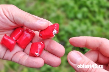 В Кургане задержали подростков, которые раскладывали по городу наркотики