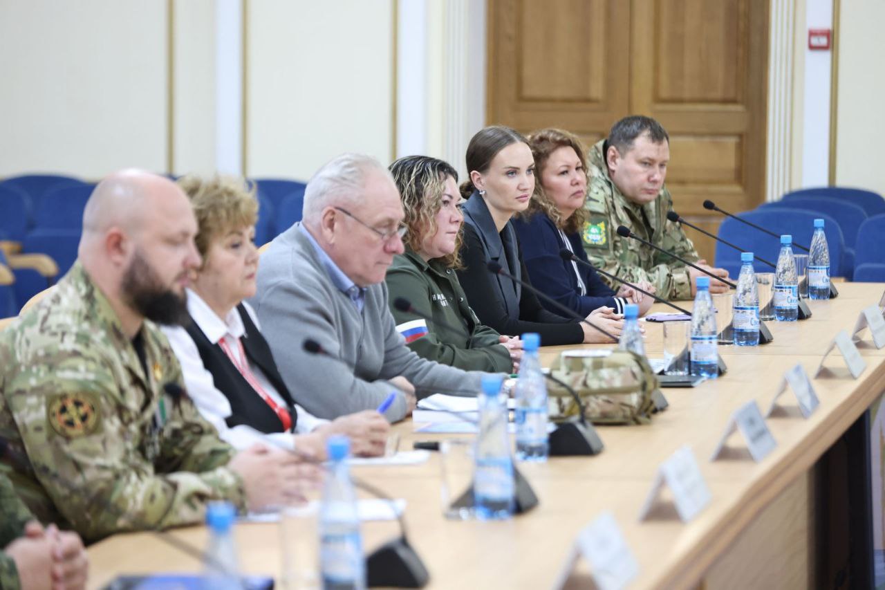 Губернатор Курганской области Вадим Шумков обсудил с представителями общественных организаций и активистами региона, среди которых участники программы «Сила V Героях», поддержку и реабилитацию бойцов спецоперации, подходы к... Губернатор Курганской области Вадим Шумков обсудил с представителями общественных организаций и активистами региона, среди которых участники программы «Сила V Героях», поддержку и реабилитацию бойцов спецоперации, подходы к...