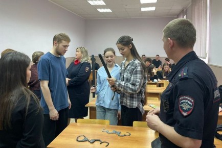 Сотрудники УМВД России по г. Кургану провели профориентационное мероприятие для студентов Курганского государственного университета