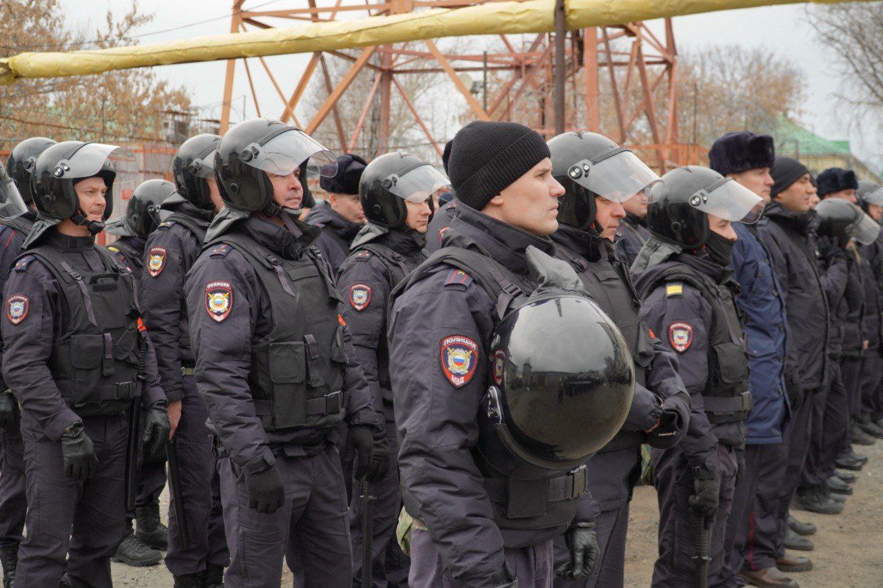 В Зауралье проведено командно-штабное учение с отработкой совместных действий личного состава УМВД, Управления Росгвардии и ГУ МЧС по пресечению массовых беспорядков В Зауралье проведено командно-штабное учение с отработкой совместных действий личного состава УМВД, Управления Росгвардии и ГУ МЧС по пресечению массовых беспорядков