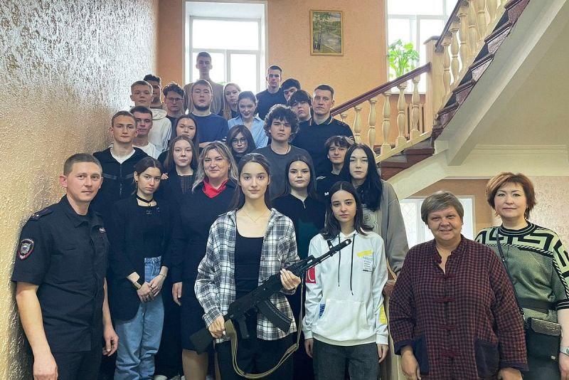 Сотрудники УМВД России по г. Кургану провели профориентационное мероприятие для студентов Курганского государственного университета Сотрудники УМВД России по г. Кургану провели профориентационное мероприятие для студентов Курганского государственного университета