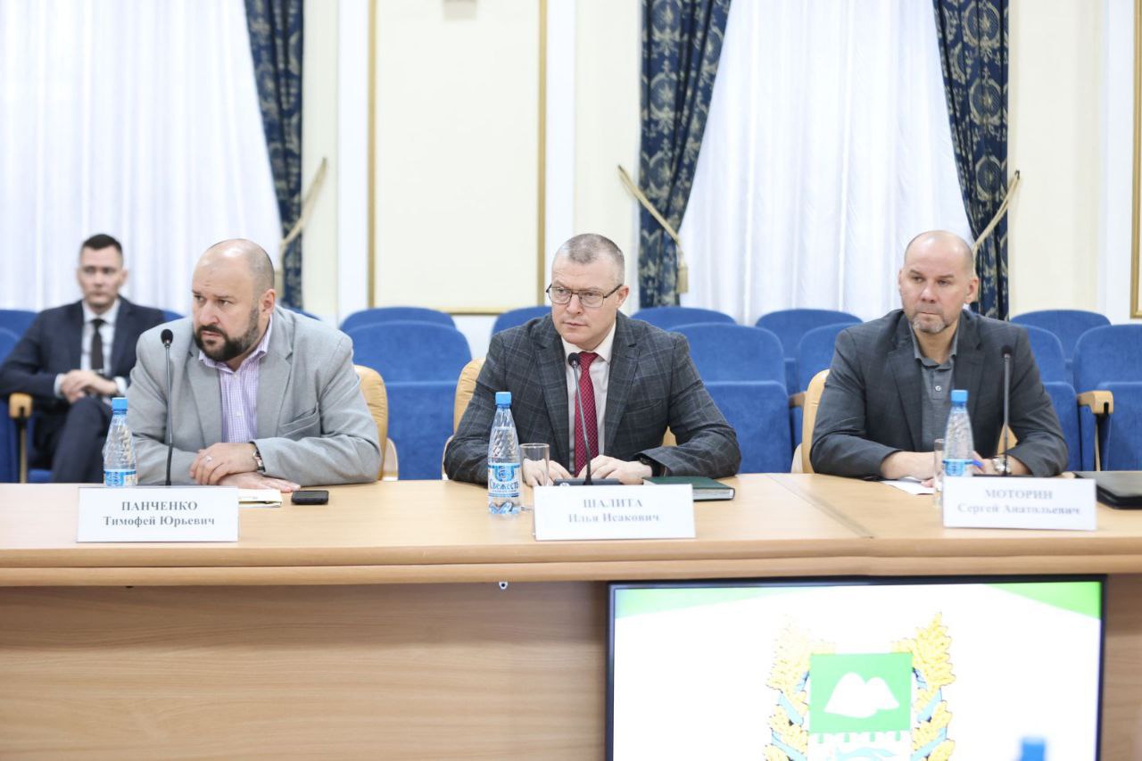 Губернатор Курганской области Вадим Шумков обсудил с представителями общественных организаций и активистами региона, среди которых участники программы «Сила V Героях», поддержку и реабилитацию бойцов спецоперации, подходы к... Губернатор Курганской области Вадим Шумков обсудил с представителями общественных организаций и активистами региона, среди которых участники программы «Сила V Героях», поддержку и реабилитацию бойцов спецоперации, подходы к...