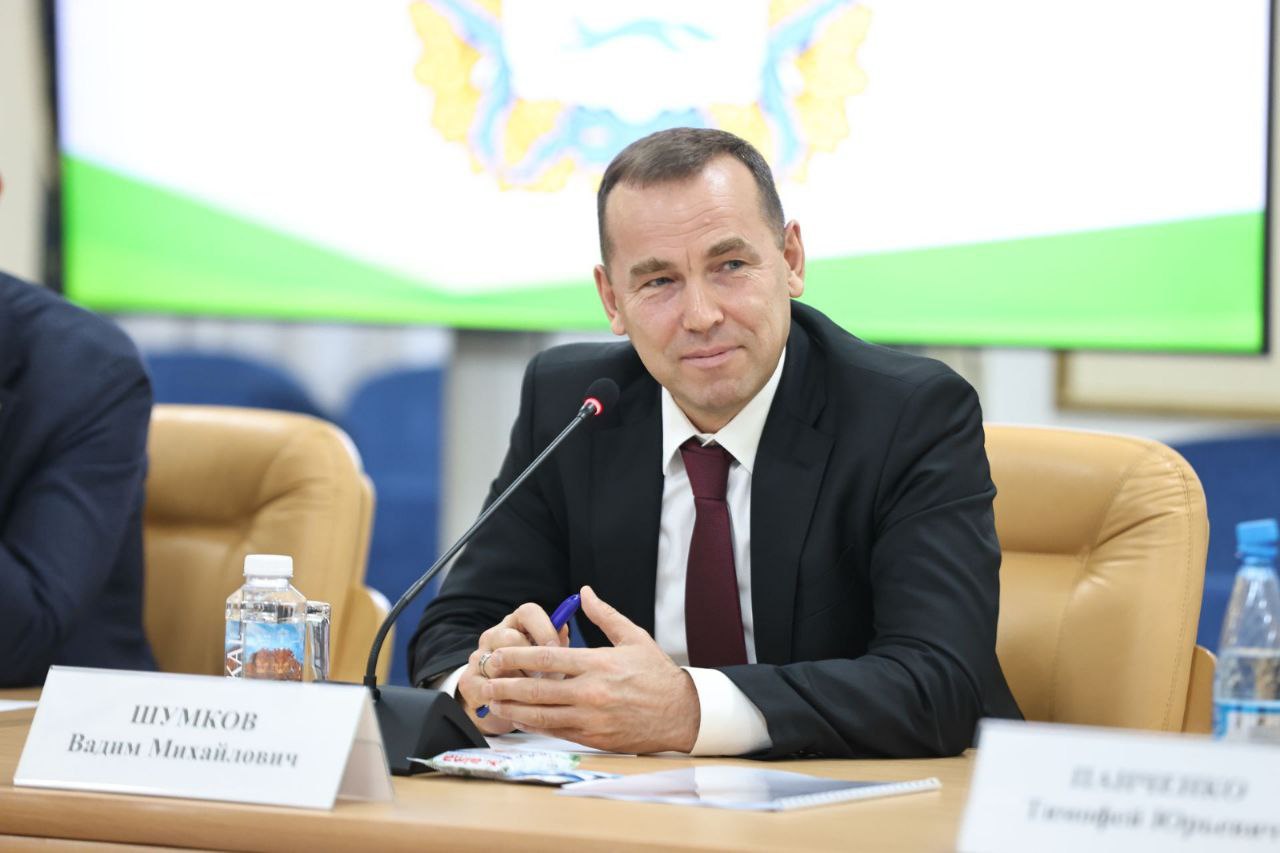 Губернатор Курганской области Вадим Шумков обсудил с представителями общественных организаций и активистами региона, среди которых участники программы «Сила V Героях», поддержку и реабилитацию бойцов спецоперации, подходы к...