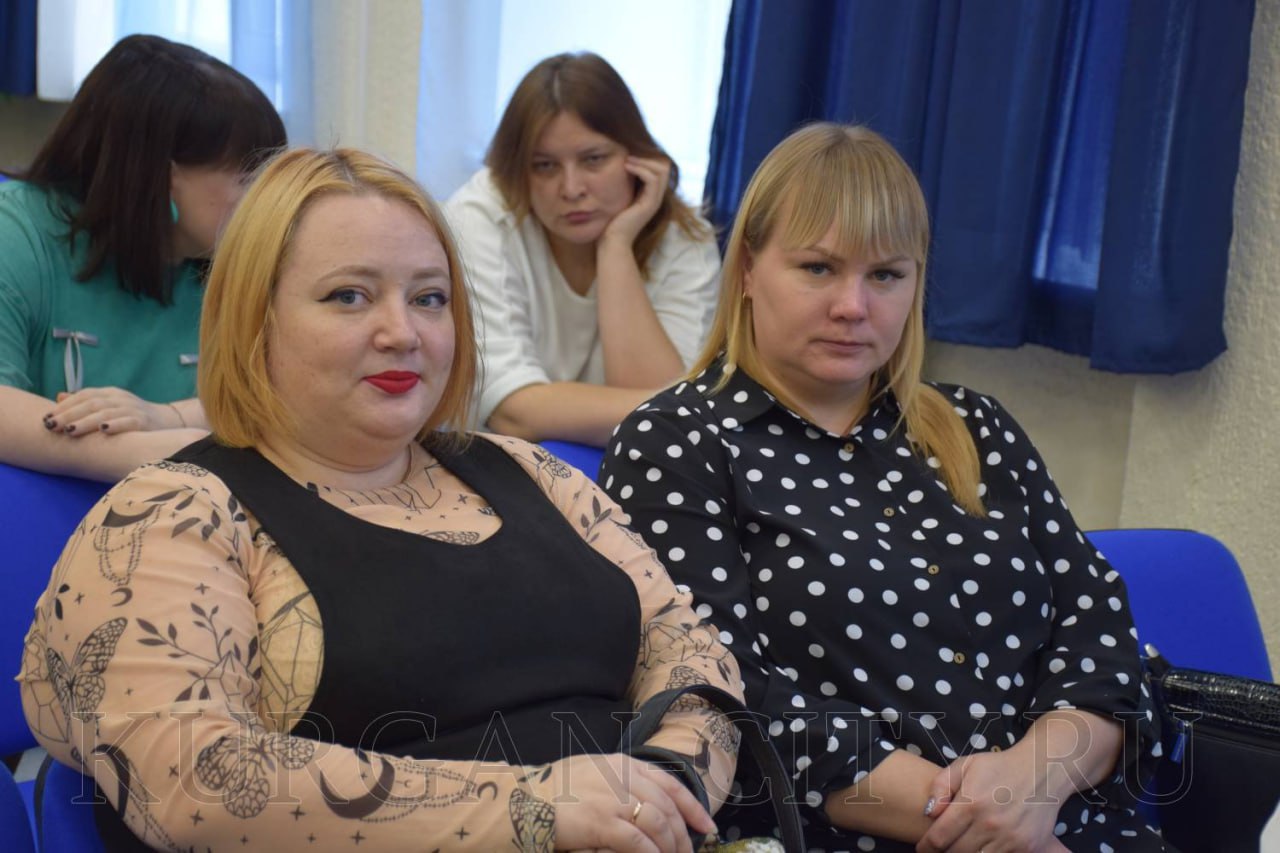 В курганском Центре образования прошли двухдневные занятия, участниками которых стали лучшие педагоги города, стремящиеся к руководящим постам