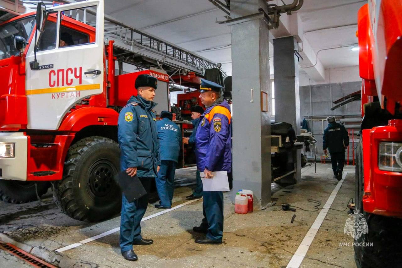 Глава зауральского чрезвычайного ведомства оценил готовность перехода техники подразделений к эксплуатации в зимний период Глава зауральского чрезвычайного ведомства оценил готовность перехода техники подразделений к эксплуатации в зимний период