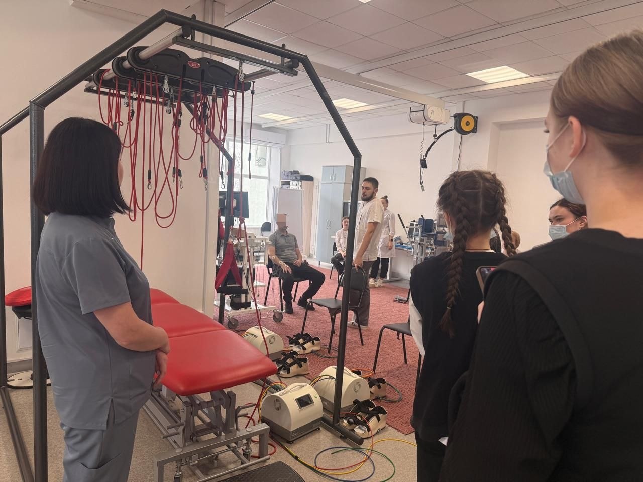 Учащиеся лицея-интерната для одарённых детей из села Лесниково побывали на Дне открытых дверей в Курганской областной клинической больнице