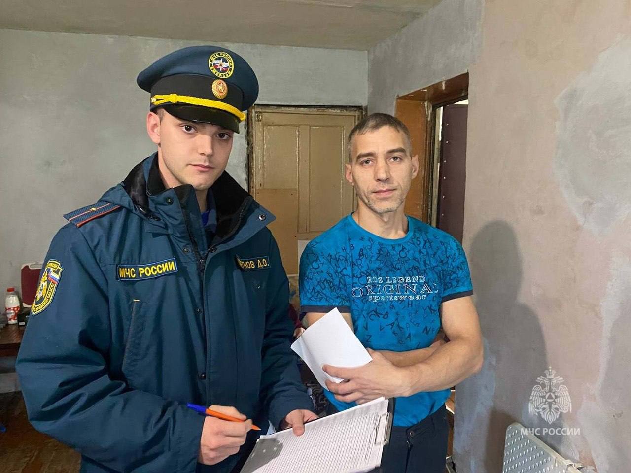 О безопасном тепле - зауральским семьям рассказывают сотрудники МЧС России