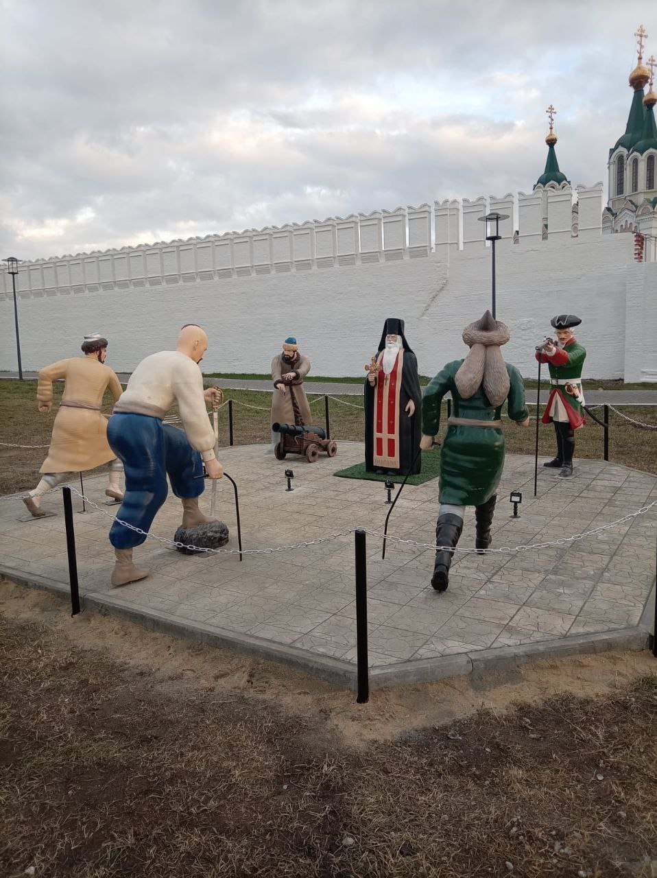 В городе Далматово состоялось торжественное открытие нового арт-объекта - панорамы «Осада Успенского Далматовского мужского монастыря»