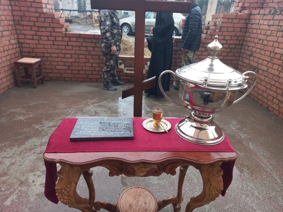 В день памяти апостола и евангелиста Луки, 31 октября, митрополит Курганский и Белозерский Даниил благословил протоиерея Михаила Артёмова, благочинного Западного церковного округа, на освящение и закладку камня в основание... В день памяти апостола и евангелиста Луки, 31 октября, митрополит Курганский и Белозерский Даниил благословил протоиерея Михаила Артёмова, благочинного Западного церковного округа, на освящение и закладку камня в основание...