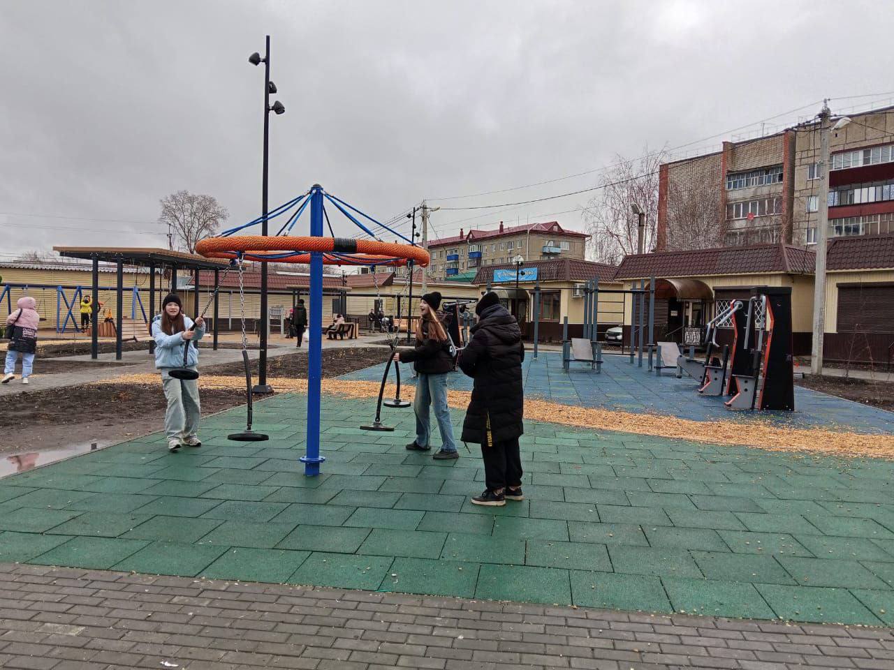 В Шумихе завершилась реализация масштабного проекта благоустройства «Хитрый рынок», а рядом заасфальтировали привокзальную площадь В Шумихе завершилась реализация масштабного проекта благоустройства «Хитрый рынок», а рядом заасфальтировали привокзальную площадь