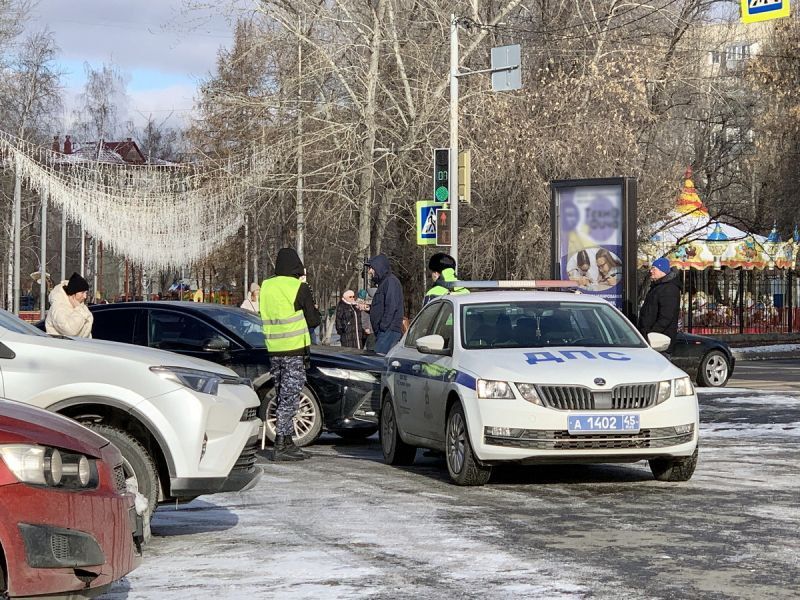 В Курганской области сотрудники полиции обеспечили правопорядок во время мероприятий, посвящённых празднованию Дня народного единства В Курганской области сотрудники полиции обеспечили правопорядок во время мероприятий, посвящённых празднованию Дня народного единства