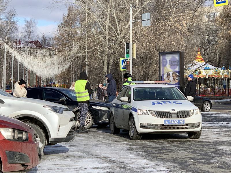 В Курганской области сотрудники полиции обеспечили правопорядок во время мероприятий, посвящённых празднованию Дня народного единства В Курганской области сотрудники полиции обеспечили правопорядок во время мероприятий, посвящённых празднованию Дня народного единства
