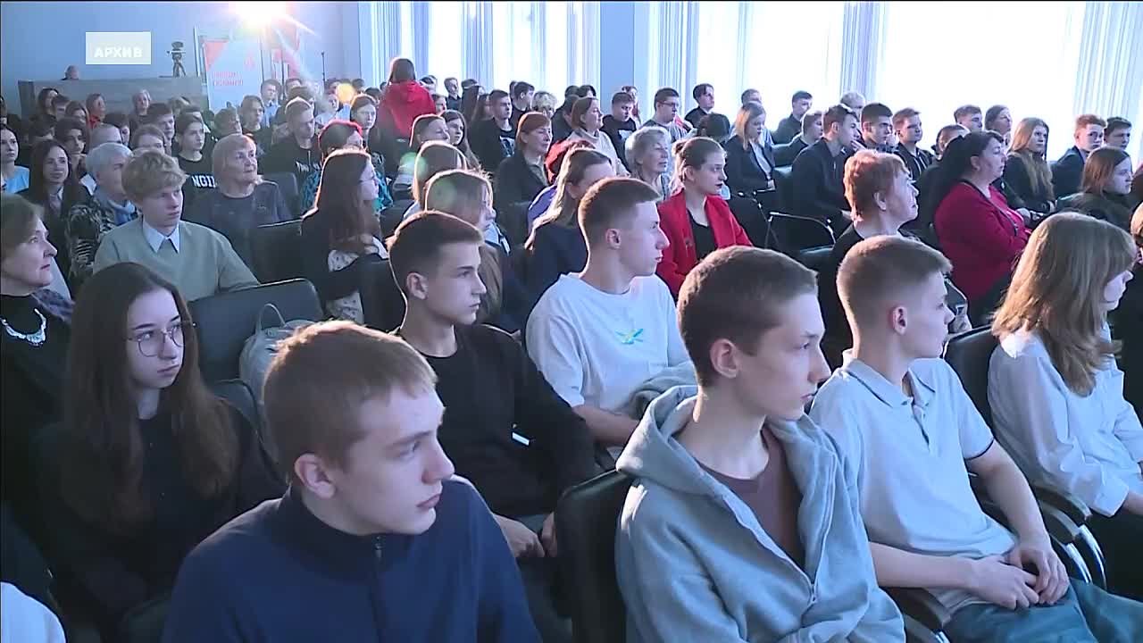 Библиотека имени Югова приглашает зрителей на моноспектакль певца и актёра Руслана Офрина по стихам Есенина